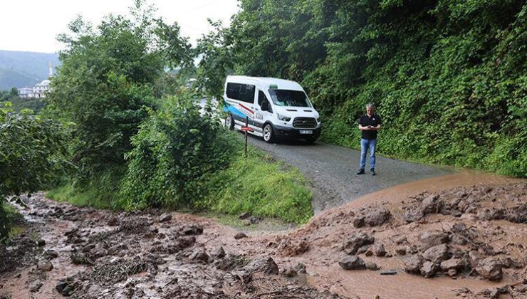 Trabzon’da kuvvetli sağanak: Heyelan meydana geldi