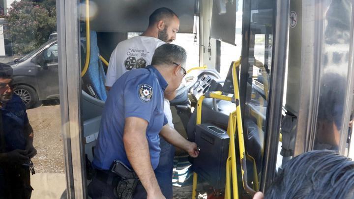 Antalya’da ‘aracıma vurdun’ deyip, halk otobüsünün anahtarını alıp kaçtı