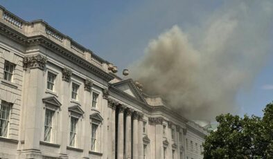 Londra’nın ünlü tarihi yapısı Somerset House’ta yangın