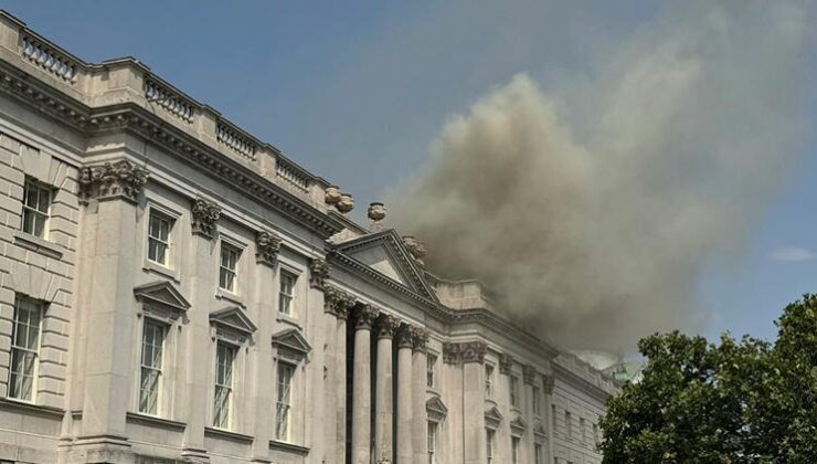 Londra’nın ünlü tarihi yapısı Somerset House’ta yangın