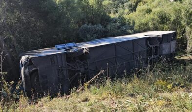 Yolcu otobüsü devrildi, 14 kişi yaralandı