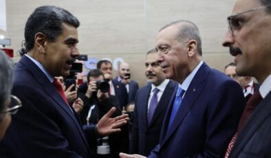 Cumhurbaşkanı Recep Tayyip Erdoğan Venezuela Devlet Başkanı Maduro ile bir araya geldi