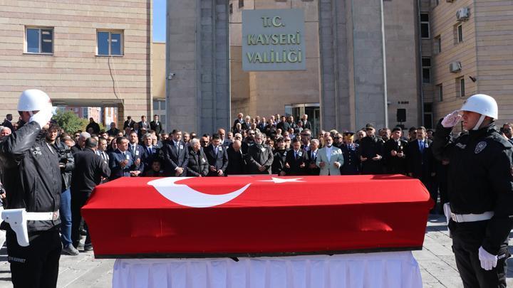 Hayatını kaybeden eski Milli Savunma Bakanı Sabahattin Çakmakoğlu için tören