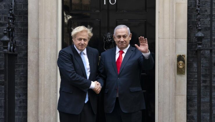 İngiltere’nin eski Başbakanı Johnson: Netanyahu’nun kullandığı şahsi banyomda dinleme cihazı bulundu