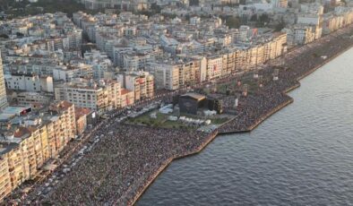 İzmir’de Cumhuriyet coşkusu