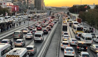 İstanbul trafiğinde ‘ara tatil’ yoğunluğu