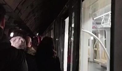 İstanbul’da sürücüsüz metro 5 durağı pas geçti, paniğe neden oldu! Yolcular acil durdurma butonuna bastı