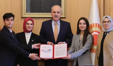 TBMM Başkanı Numan Kurtulmuş, Bakan Göktaş ve çocukları kabul etti