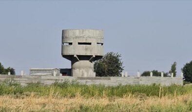 Terör örgütü PKK/YPG Fırat Nehri’nin doğusunda gözetleme kuleleri inşa ediyor