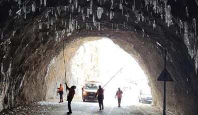 Erzincan’da 7 kilometrelik taş yoldaki tüneller buz sarkıtlarıyla doldu! ‘Sular dondu, yaşam şartları çok zor’