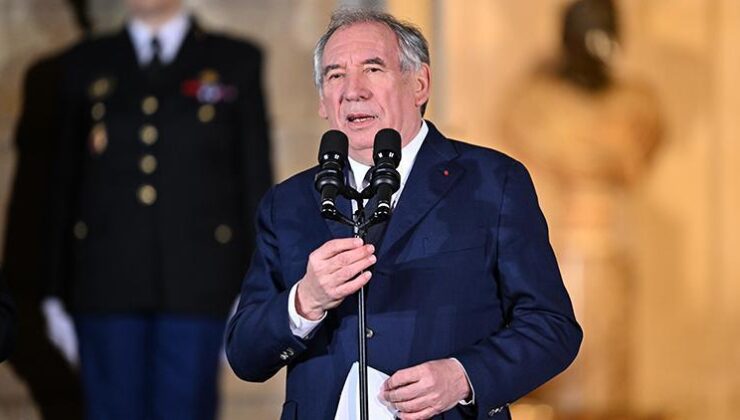 Fransa’da Başbakan Bayrou yeni hükümeti kurdu