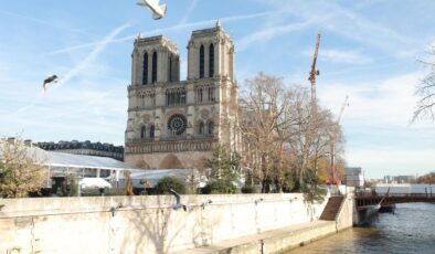 Fransa’da Notre Dame Katedrali yangından 5 yıl sonra kapılarını törenle açtı