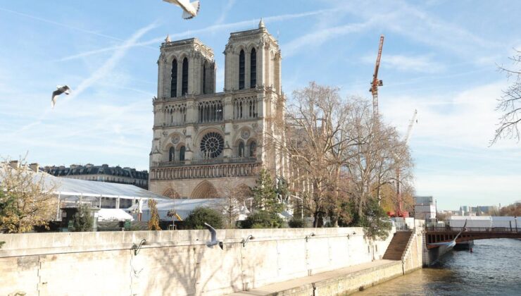 Fransa’da Notre Dame Katedrali yangından 5 yıl sonra kapılarını törenle açtı