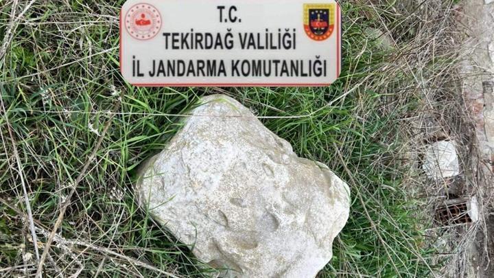 Tekirdağ’da bir binanın bahçesinde Roma dönemine ait sütun başlığı bulundu