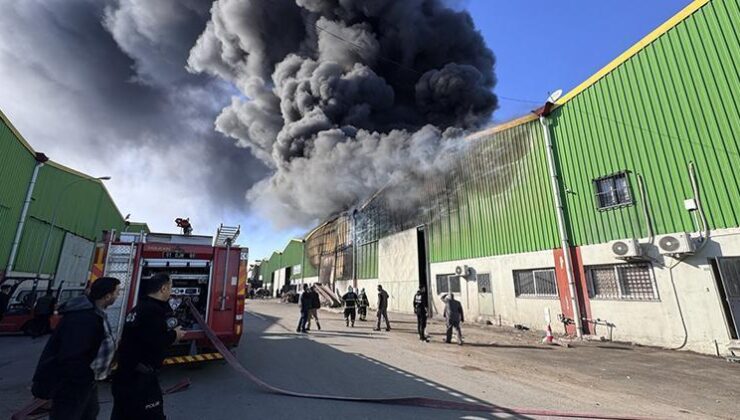 Adana’da geri dönüşüm tesisinde yangın