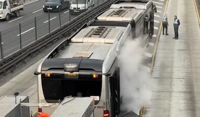 Bahçelievler’de dumanların yükseldiği metrobüs tahliye edildi