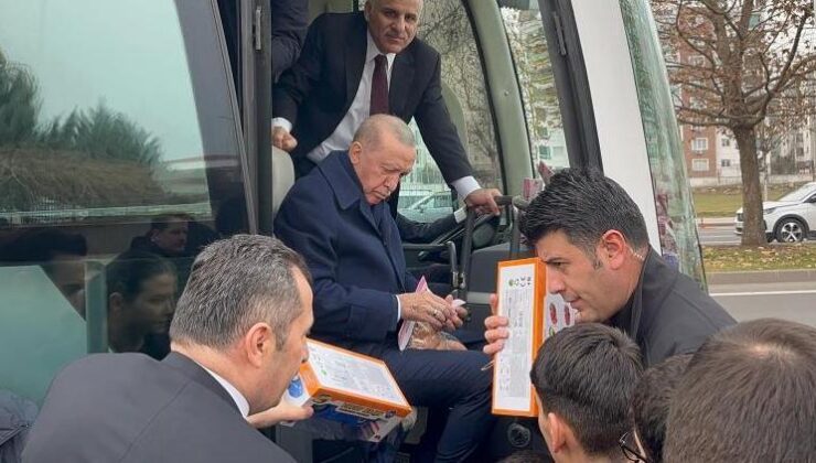 Cumhurbaşkanı Erdoğan, Diyarbakır’da… Çocuklara oyuncak dağıtıp harçlık verdi