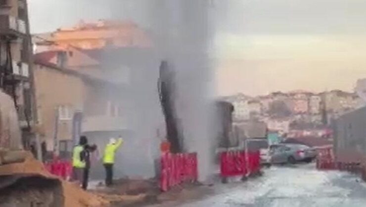 Kadıköy’de su borusu patladı; tazyikli su metrelerce yukarı fışkırdı