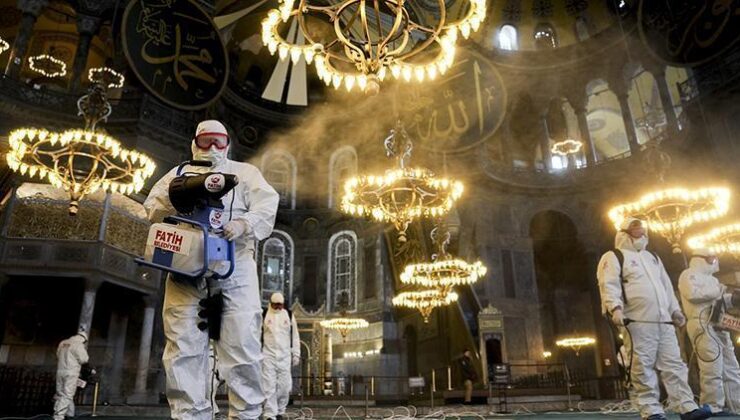 Ayasofya Camii’nde Ramazan hazırlığı: Temizlik ve dezenfekte çalışması yapıldı