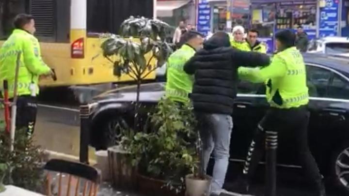 Beşiktaş’ta polisin ‘dur’ ihtarına uymadı, silah çekip durduruldu… Ruh ve sinir hastalıkları hastanesine yatırıldı