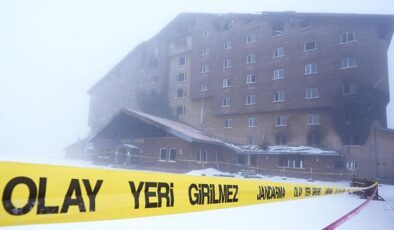 Bolu Kartalkaya’da otel yangını soruşturmasında İl Özel İdaresi Genel Sekreteri ve yardımcısı gözaltına alındı