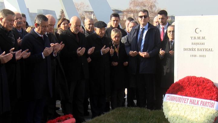 Deniz Baykal vefatının ikinci yılında kabri başında anıldı