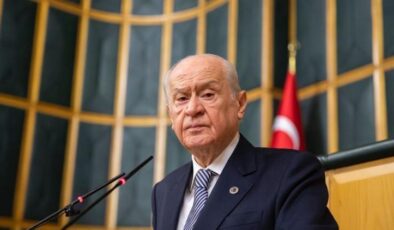 Devlet Bahçeli, Ahmet Davutoğlu’nun Berat Kandili’ni kutladı