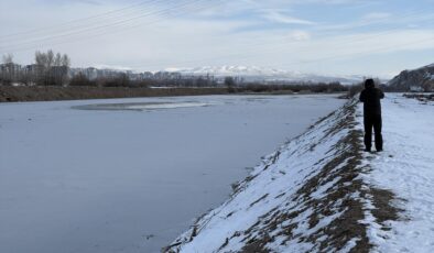 Sivas eksi 18’i gördü, Kızılırmak Nehri kısmen dondu