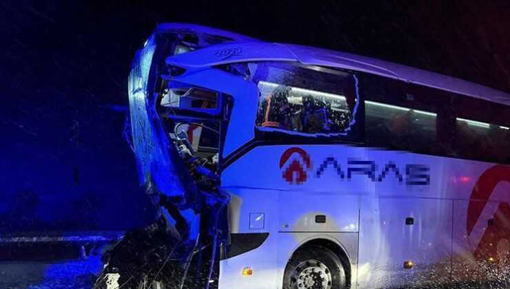 Sivas’taki kazada otobüs şoförü hayatını kaybetti, 13 yaralı