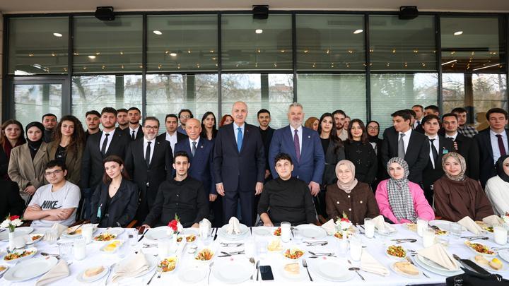 TBMM Başkanı Numan Kurtulmuş, Meclis’te üniversite öğrencilerini ağırladı