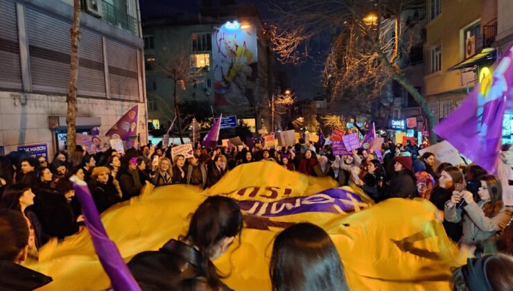 Beyoğlu ve Kadıköy’de 8 Mart Dünya Kadınlar Günü kutlandı