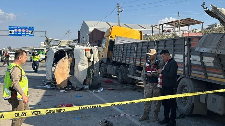 Hatay’da trafik kazası: 6 can kaybı, 8 yaralı