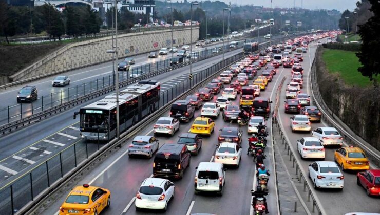 İstanbul’da haftanın ilk iş gününde trafik yoğuğu