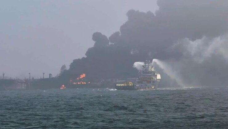 Petrol tanker ile zehirli kimyasal taşıyan kargo gemisi çarpıştı: 24 saattir söndürülemedi… Uzmanlar: Bedeli ağır olabilir